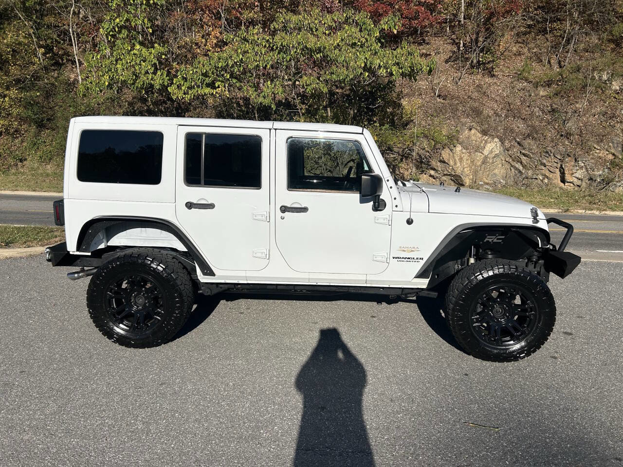 Used 2014 Jeep Wrangler Unlimited Sahara w/ Dual Top Group image 9