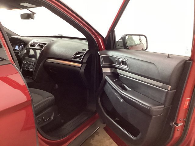Used 2018 Ford Explorer XLT w/ Equipment Group 201A AWD/4WD image 17