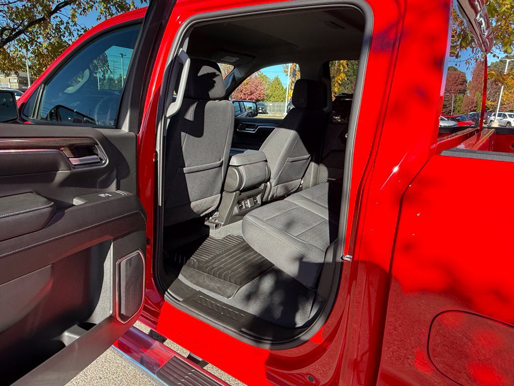 Used 2023 Chevrolet Silverado 1500 LT AWD/4WD image 11