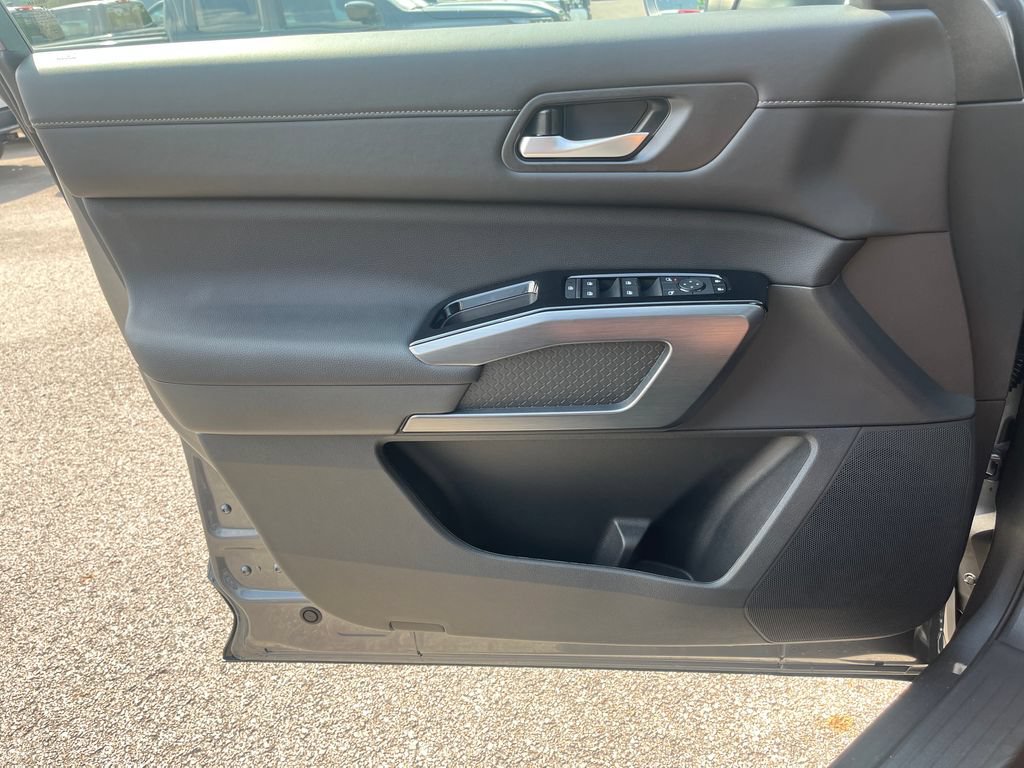 New 2026 Nissan Pathfinder SL FWD image 11