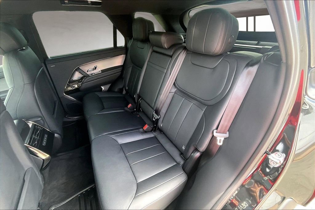 Certified 2025 Land Rover Range Rover Sport SE image 27