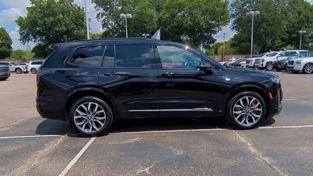 Used 2024 Cadillac XT6 Sport w/ Technology Package image 9