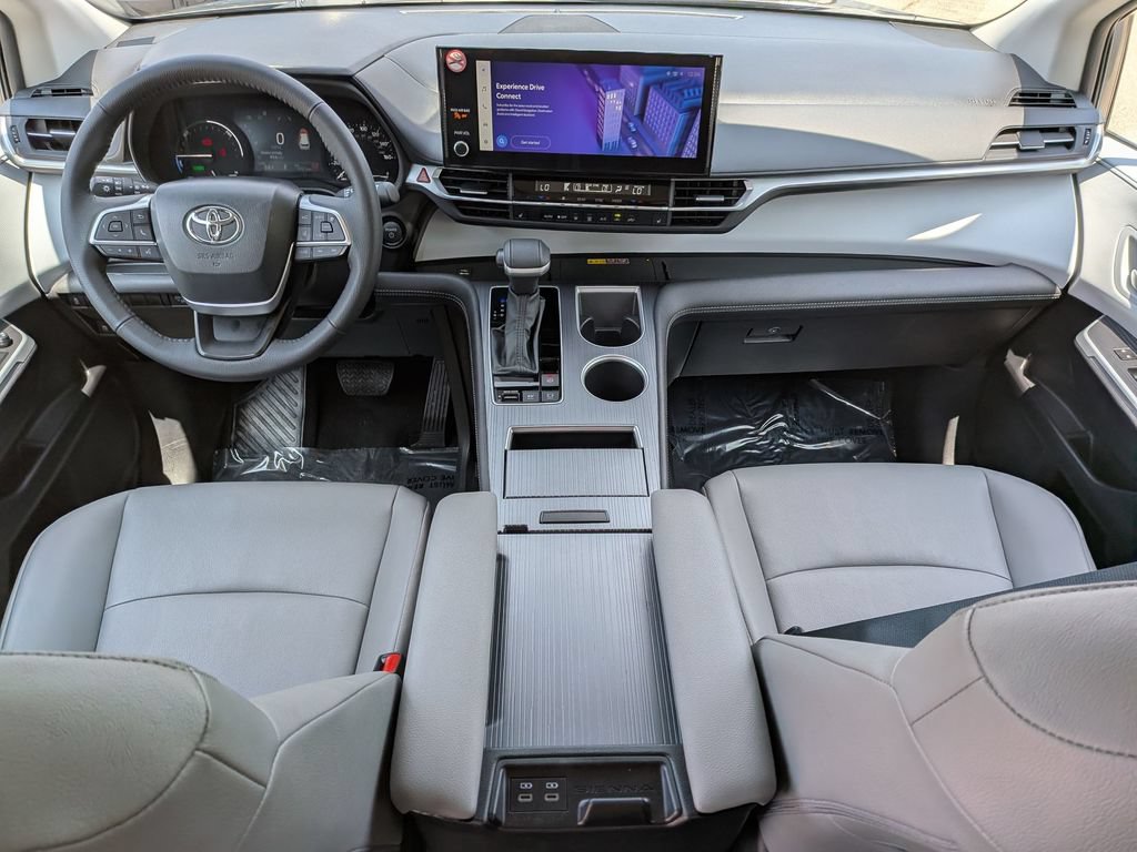 Used 2026 Toyota Sienna XLE FWD image 5