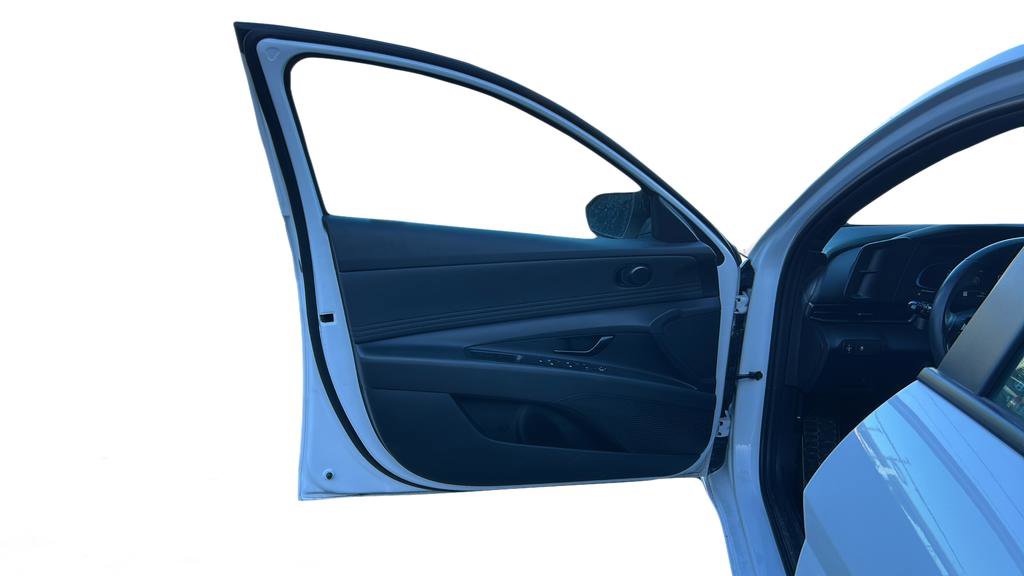 Certified 2025 Hyundai Elantra Sport image 9