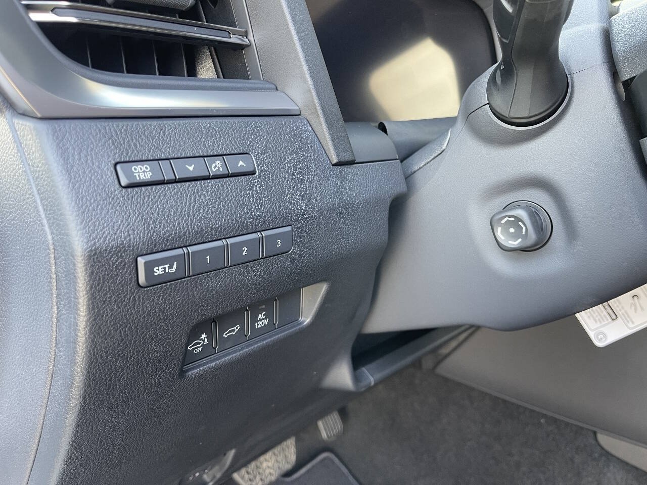 Used 2026 Lexus GX 550 w/ Cold Area Package AWD/4WD image 17