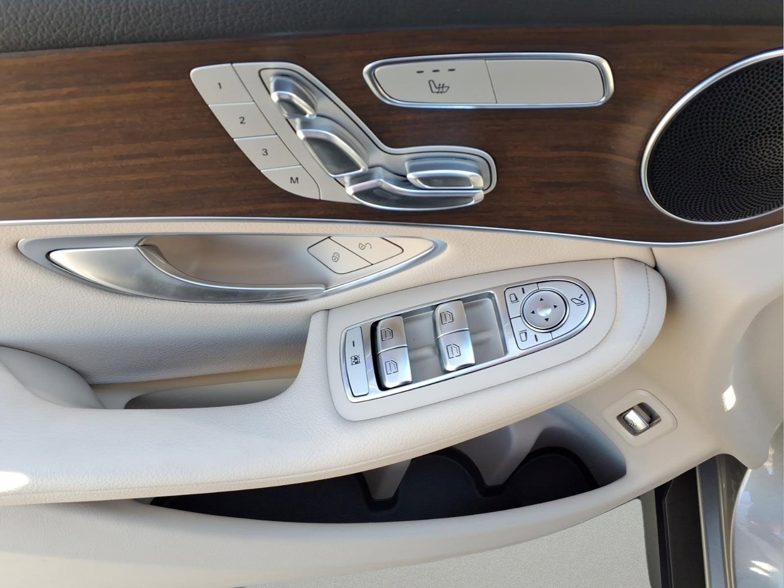 Used 2021 Mercedes-Benz GLC 300 4MATIC image 26