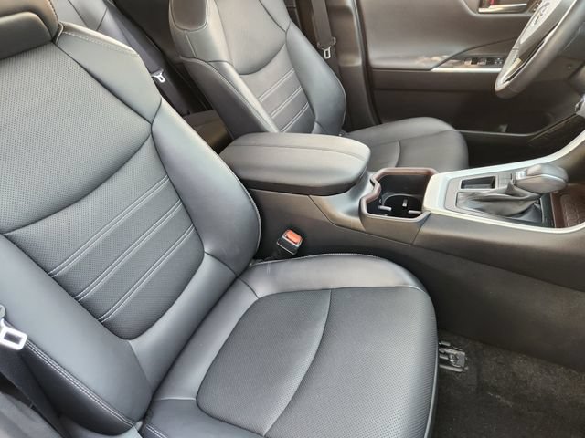 Used 2022 Toyota RAV4 Limited FWD image 10