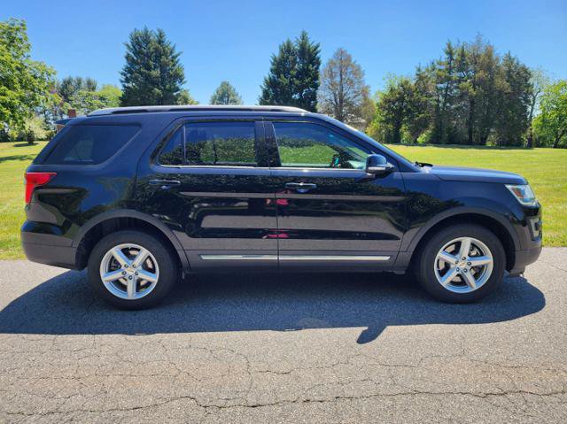 Used 2016 Ford Explorer XLT w/ Equipment Group 202A AWD/4WD image 5