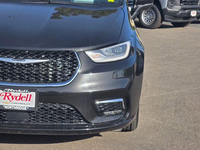 Used 2023 Chrysler Pacifica Touring-L image 3