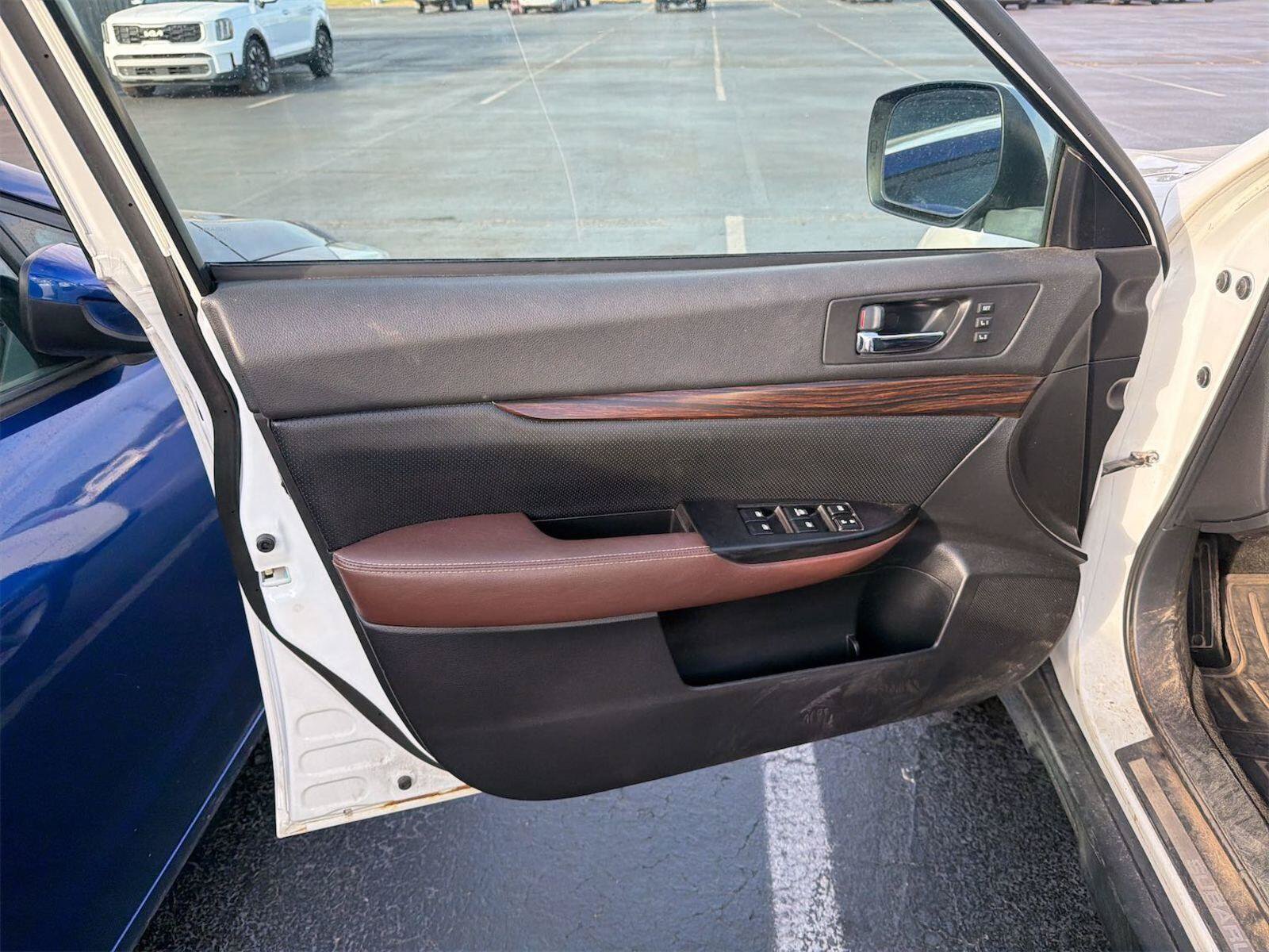 Used 2014 Subaru Outback 2.5i Limited AWD/4WD image 16