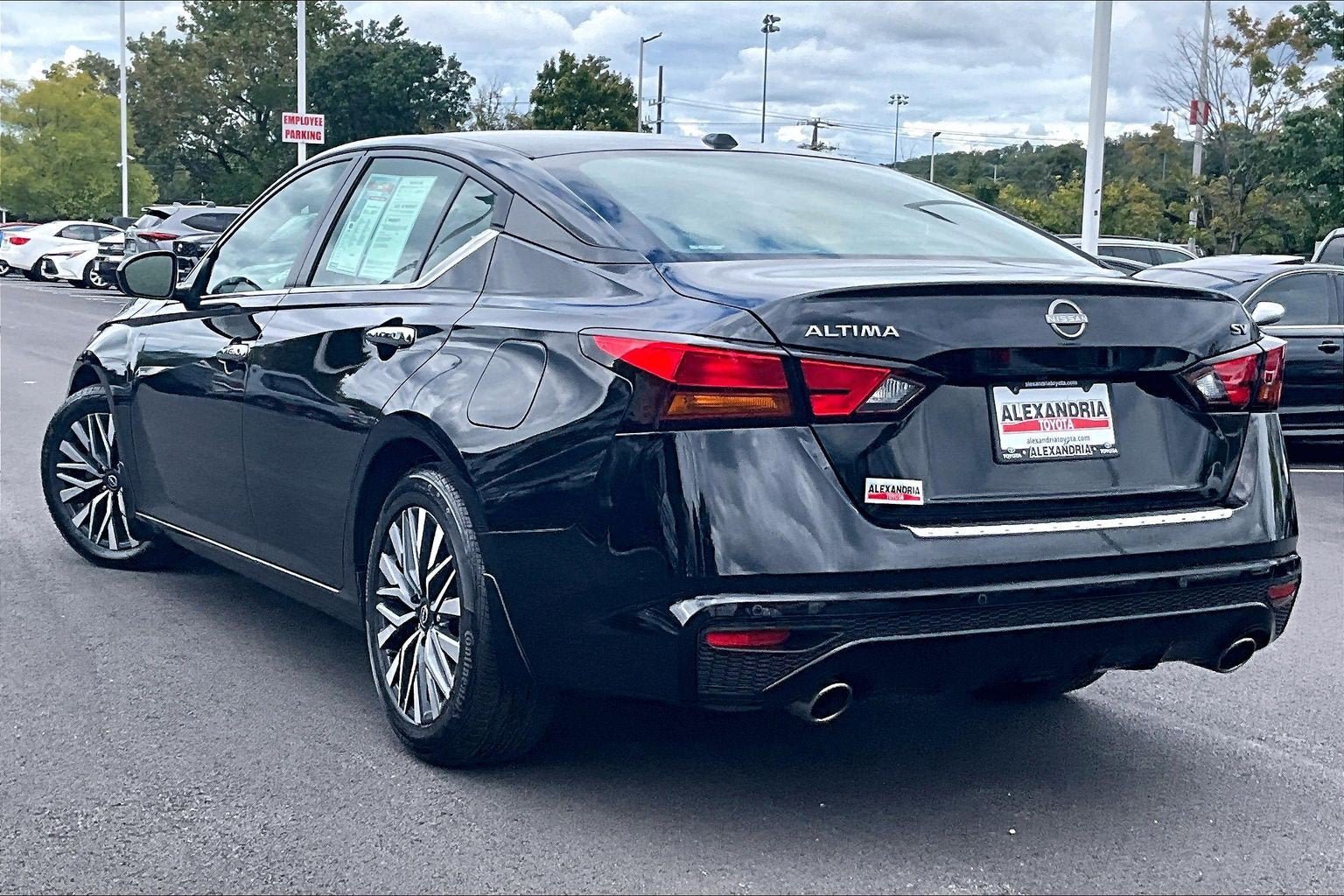 Used 2023 Nissan Altima 2.5 SV w/ SV Premium Package FWD image 11