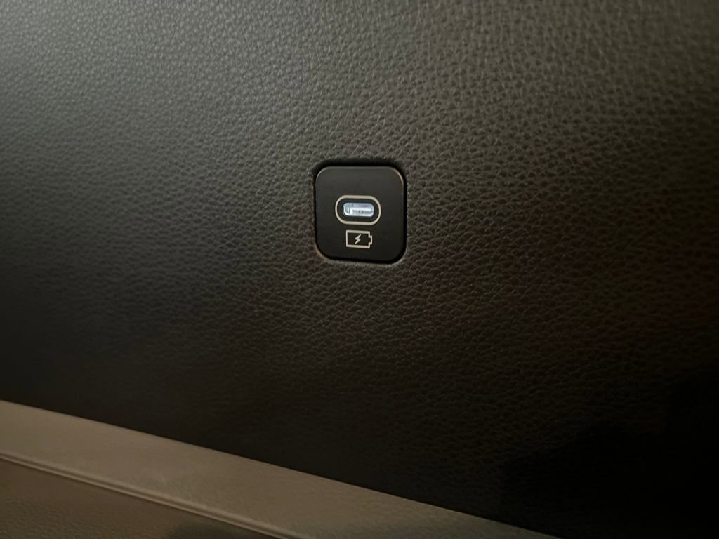 Used 2025 Kia Carnival image 37