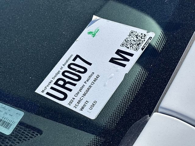 Certified 2024 Chrysler Pacifica Touring-L image 33