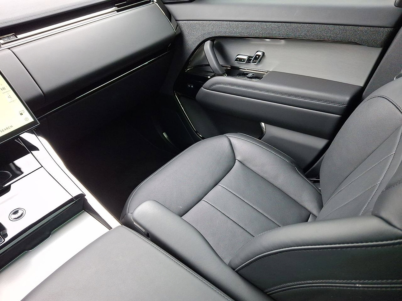 Used 2024 Land Rover Range Rover Sport Dynamic SE image 11