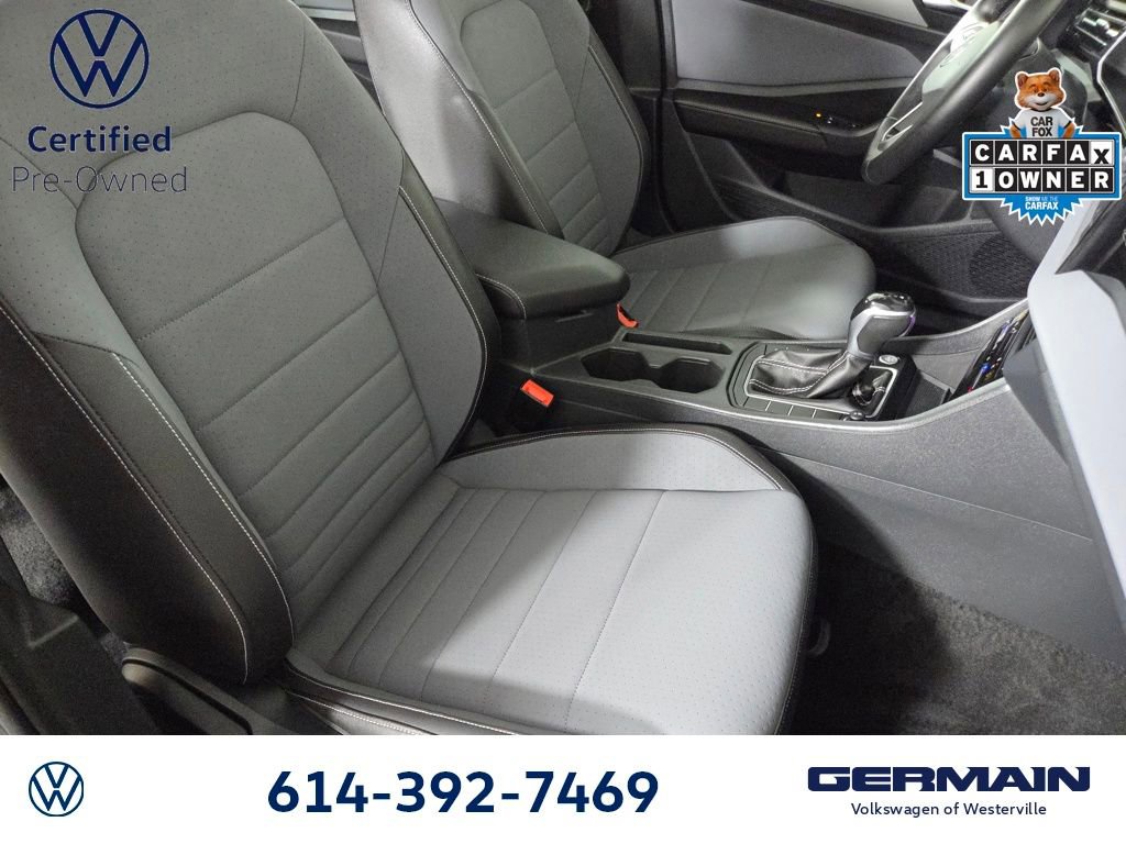 Certified 2025 Volkswagen Jetta SE w/ Sunroof Package image 32