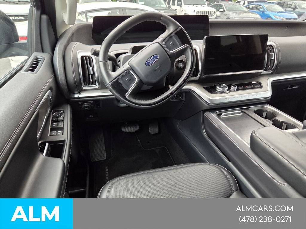 Used 2025 Ford Expedition Platinum AWD/4WD image 7