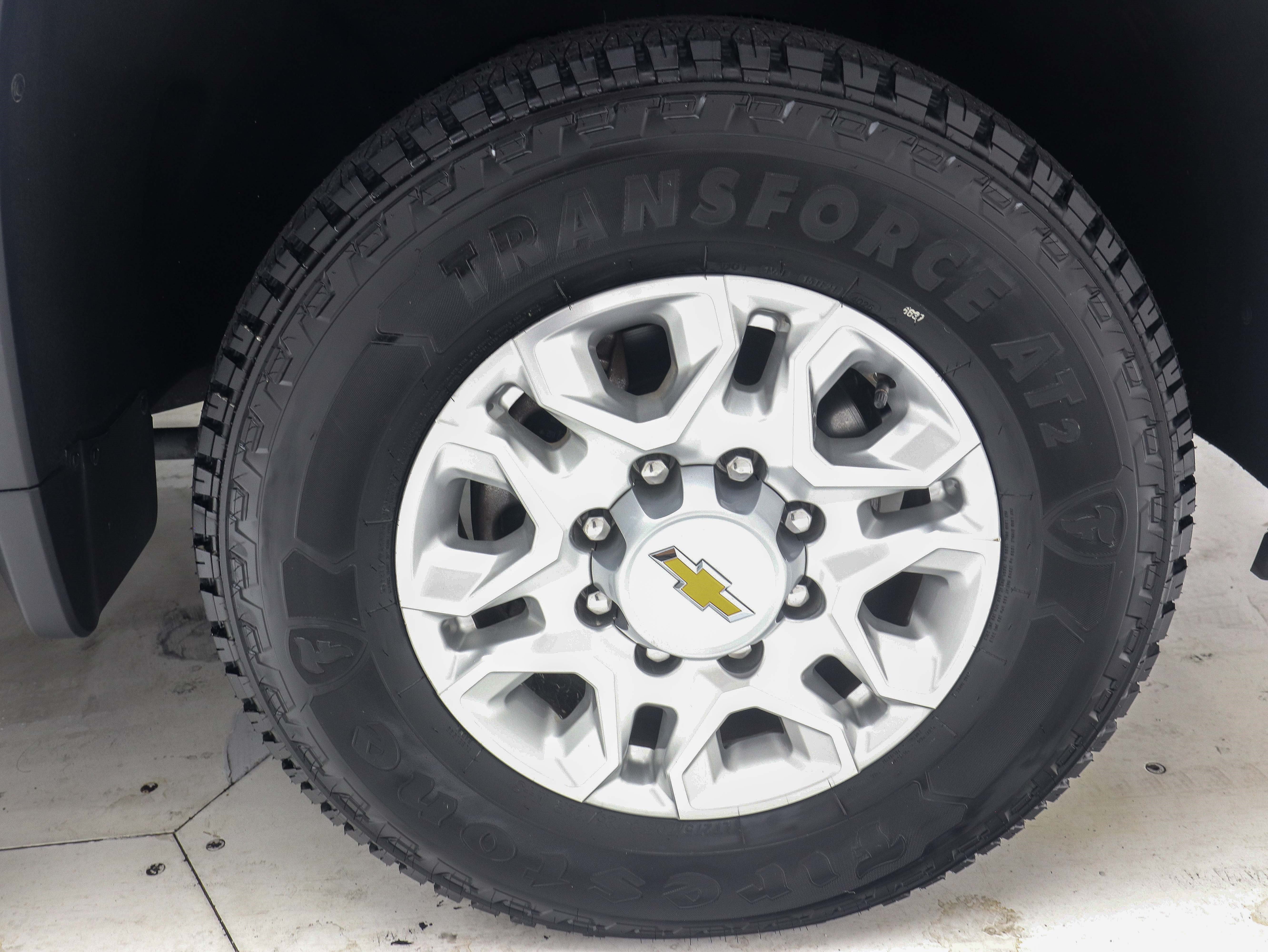 Used 2024 Chevrolet Silverado 2500 LT AWD/4WD image 31