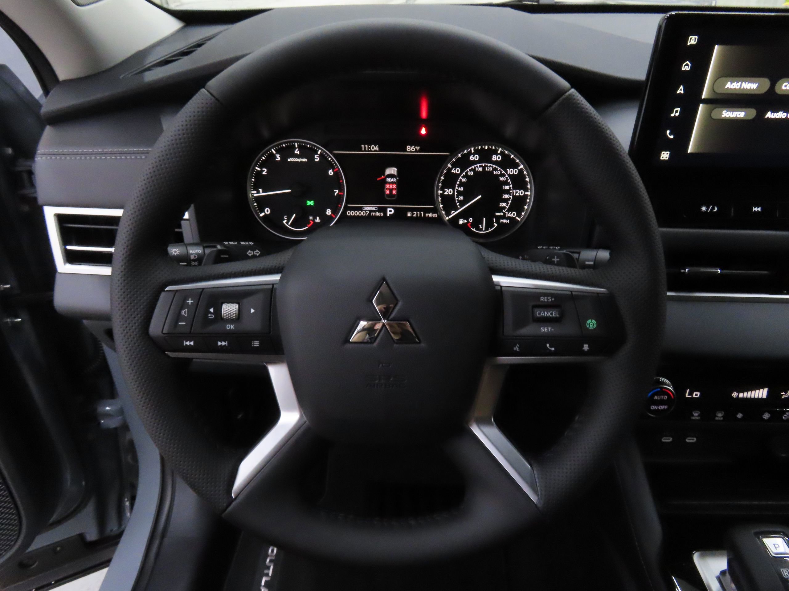 New 2025 Mitsubishi Outlander SE image 14