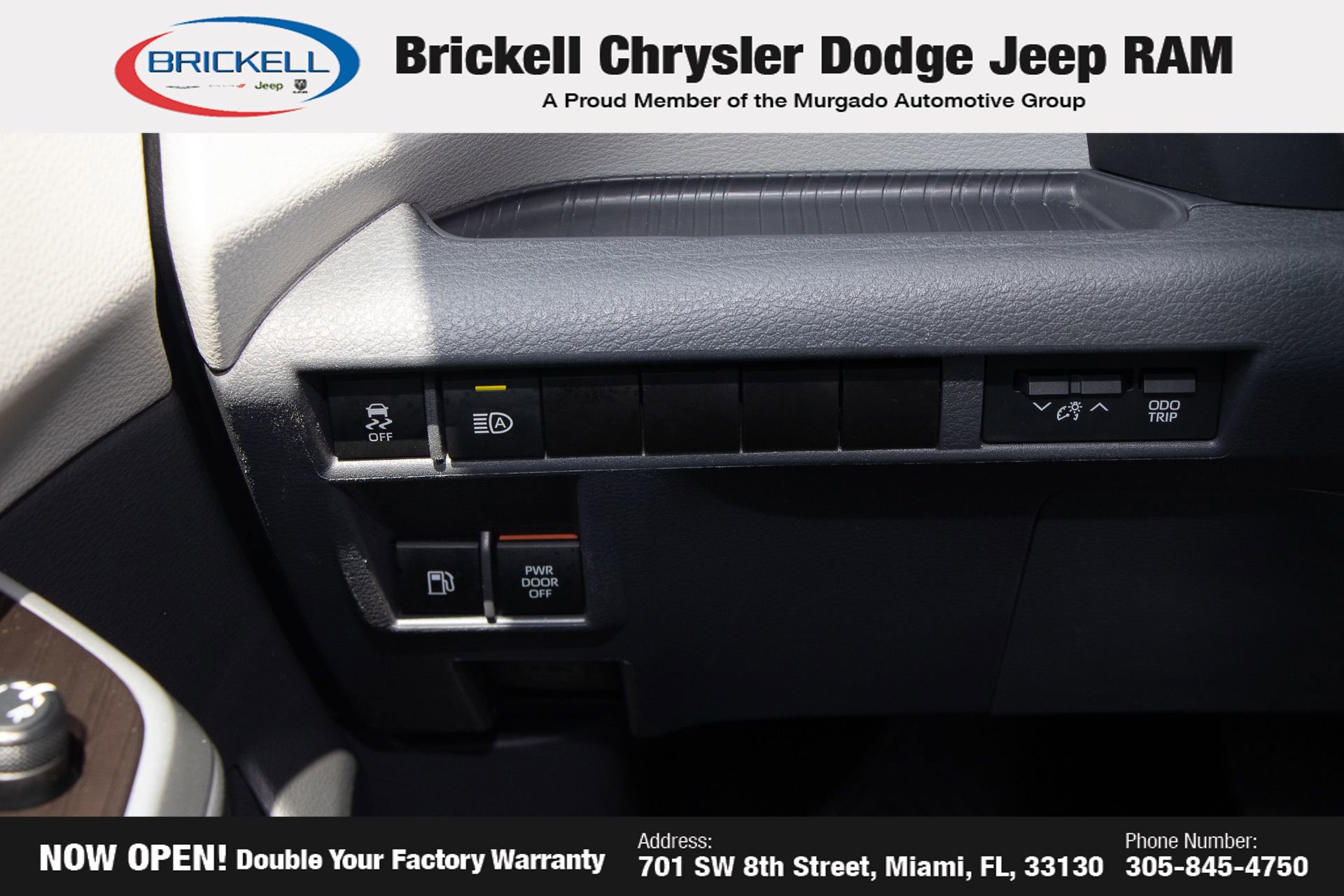 Used 2024 Toyota Sienna XLE FWD image 28