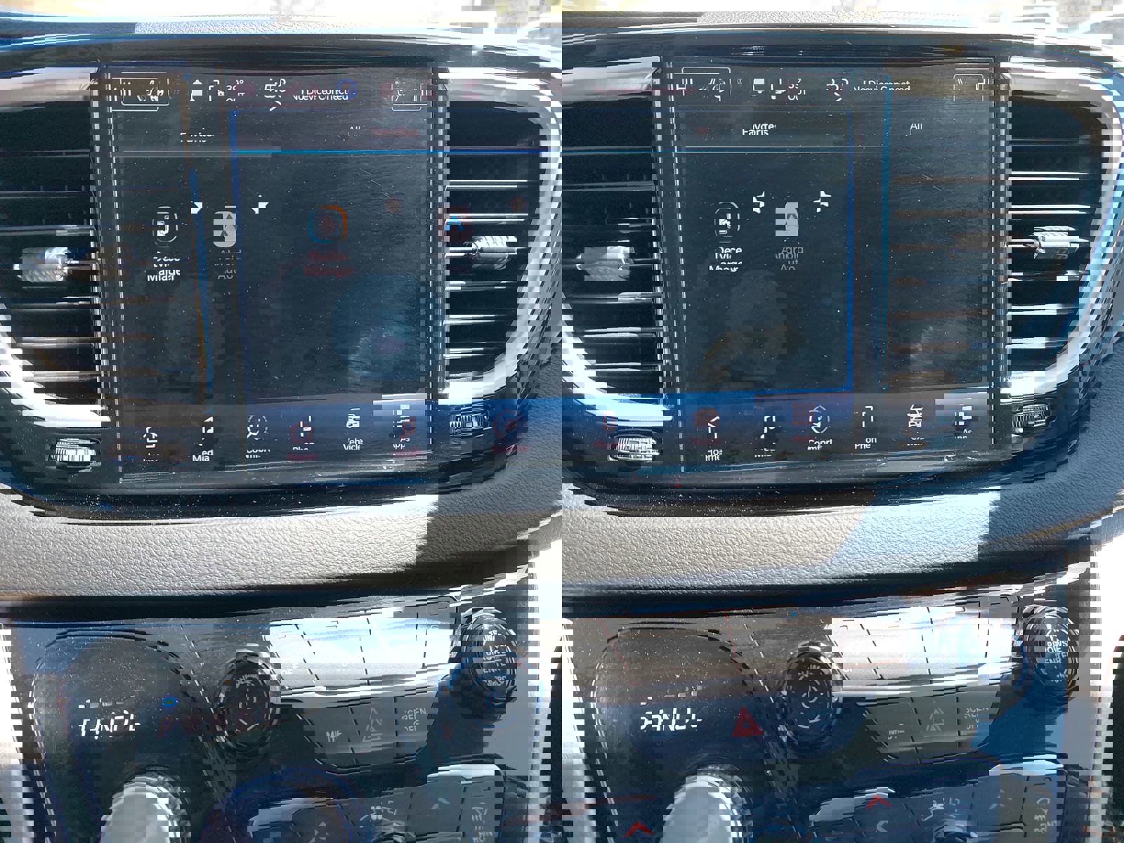 Used 2023 Chrysler Pacifica Touring-L image 22