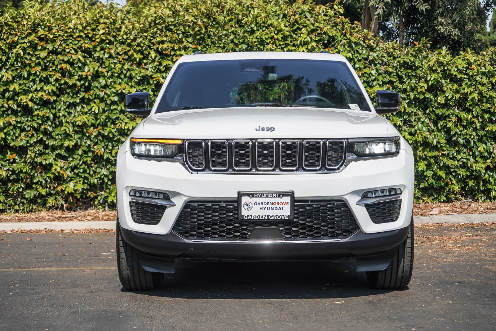 Used 2024 Jeep Grand Cherokee Limited 4xe AWD/4WD image 2