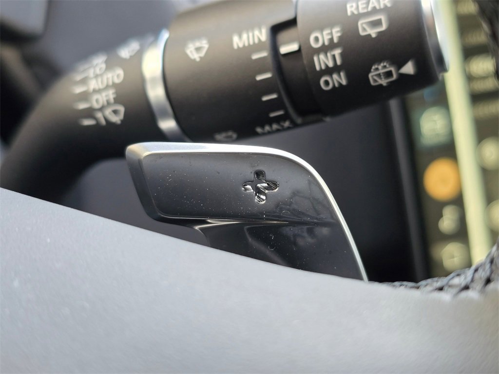 Used 2024 Land Rover Range Rover Evoque Dynamic SE image 17