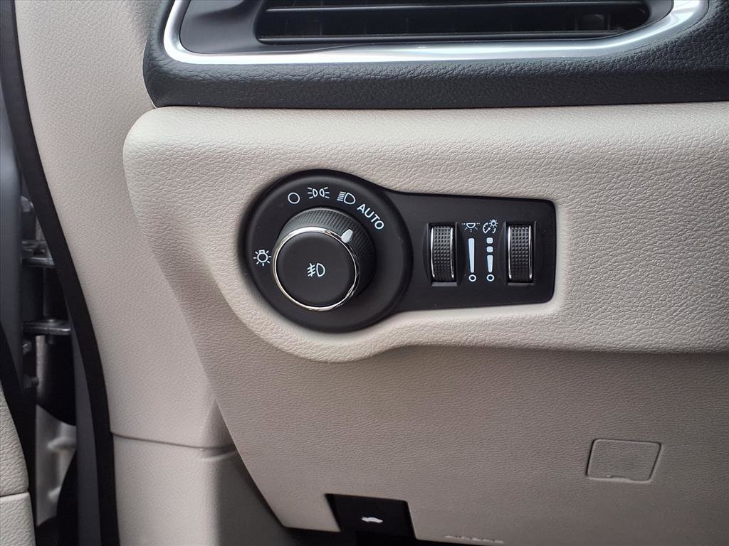 Used 2024 Chrysler Pacifica Limited image 22