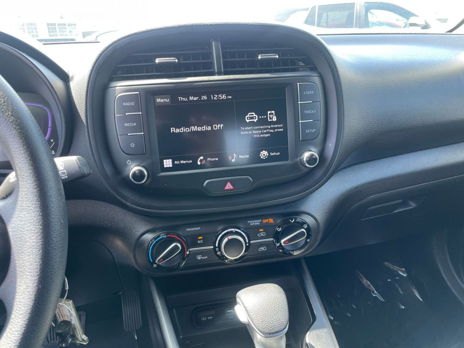 Used 2025 Kia Soul LX w/ LX Technology Package FWD image 17