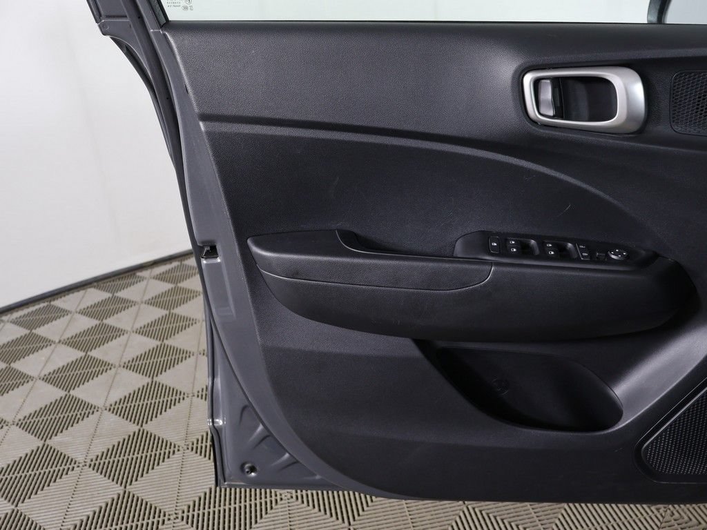 Certified 2024 Hyundai Venue SEL FWD image 20