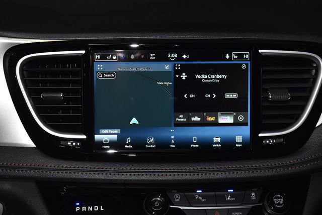 New 2026 Chrysler Pacifica Pinnacle w/ Trailer Tow Group image 16