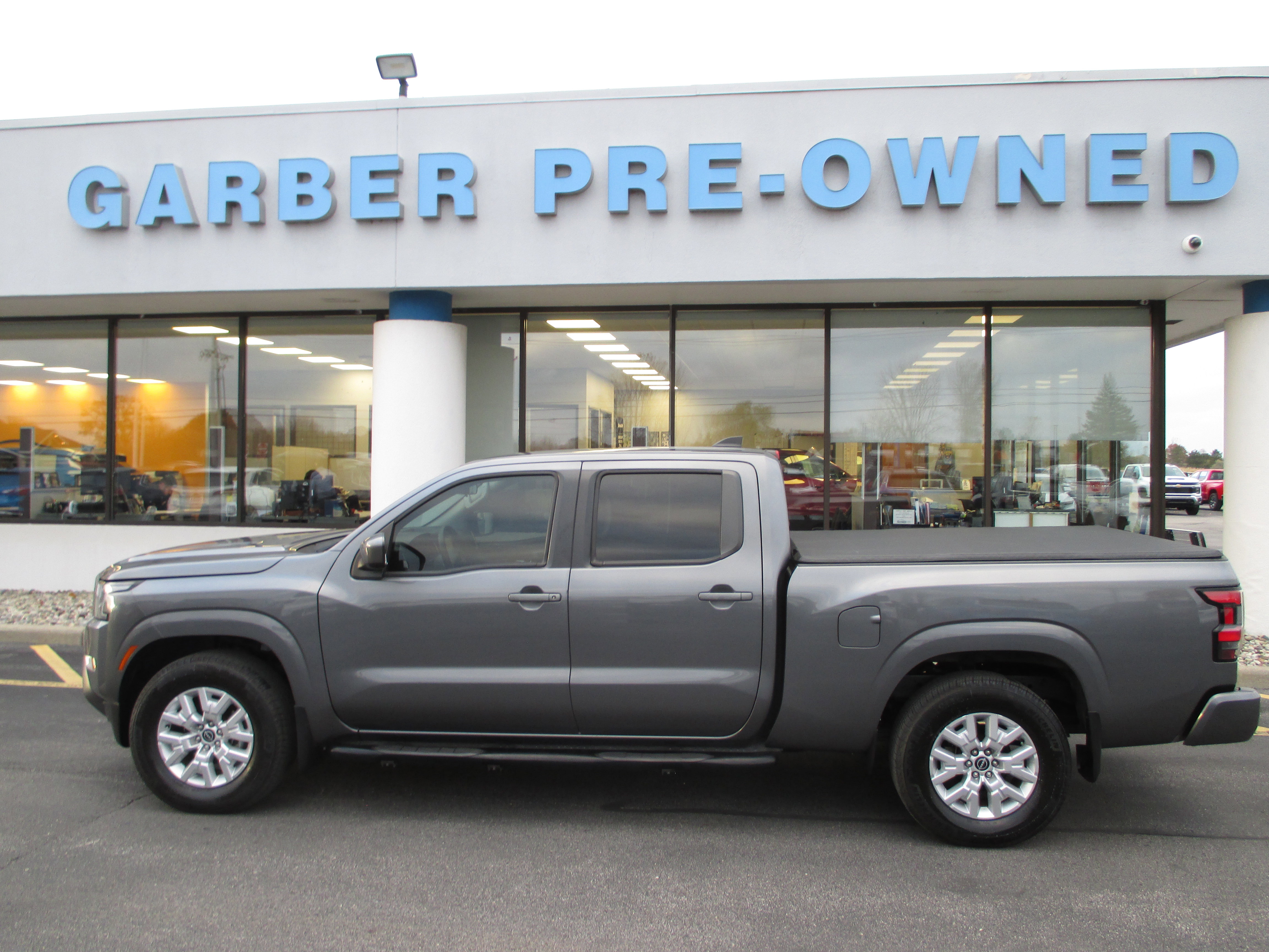 Used 2022 Nissan Frontier SV w/ Technology Package image 2