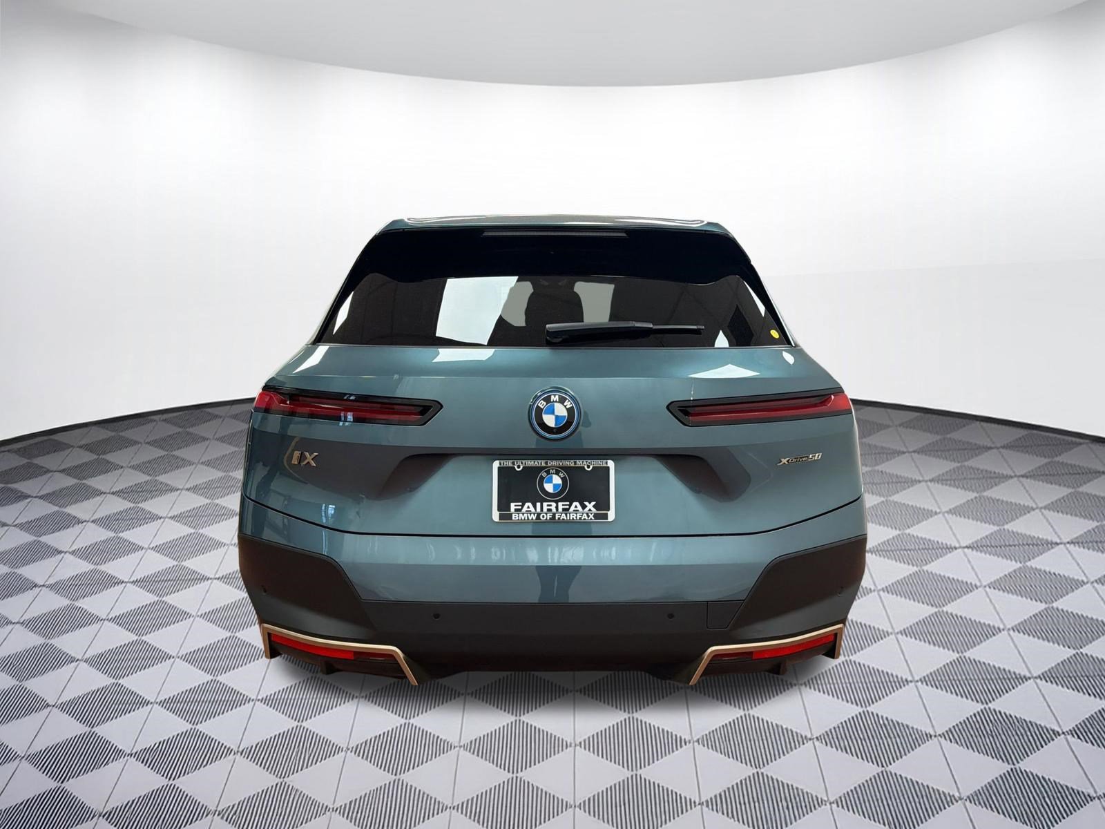 Used 2023 BMW iX xDrive50 w/ Premium Package AWD/4WD image 10