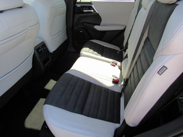 New 2026 Mitsubishi Outlander SE FWD image 8
