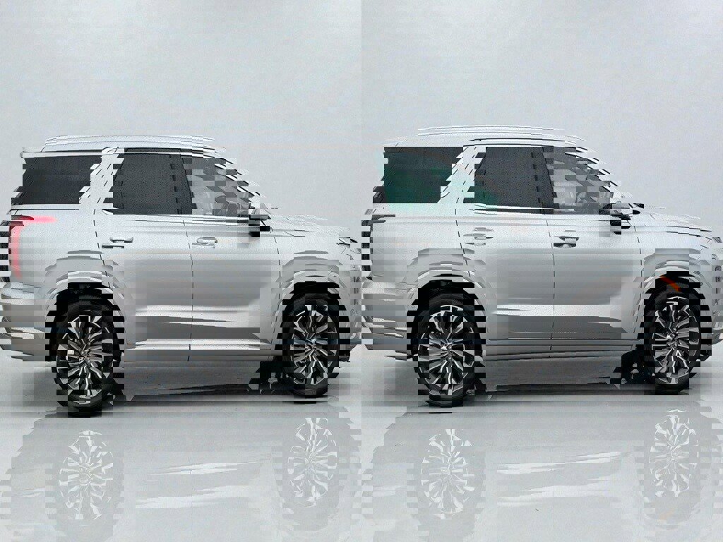 Used 2024 Hyundai Palisade Calligraphy image 2