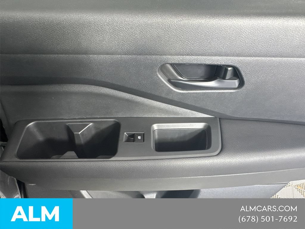 Used 2025 Nissan Pathfinder S FWD image 19