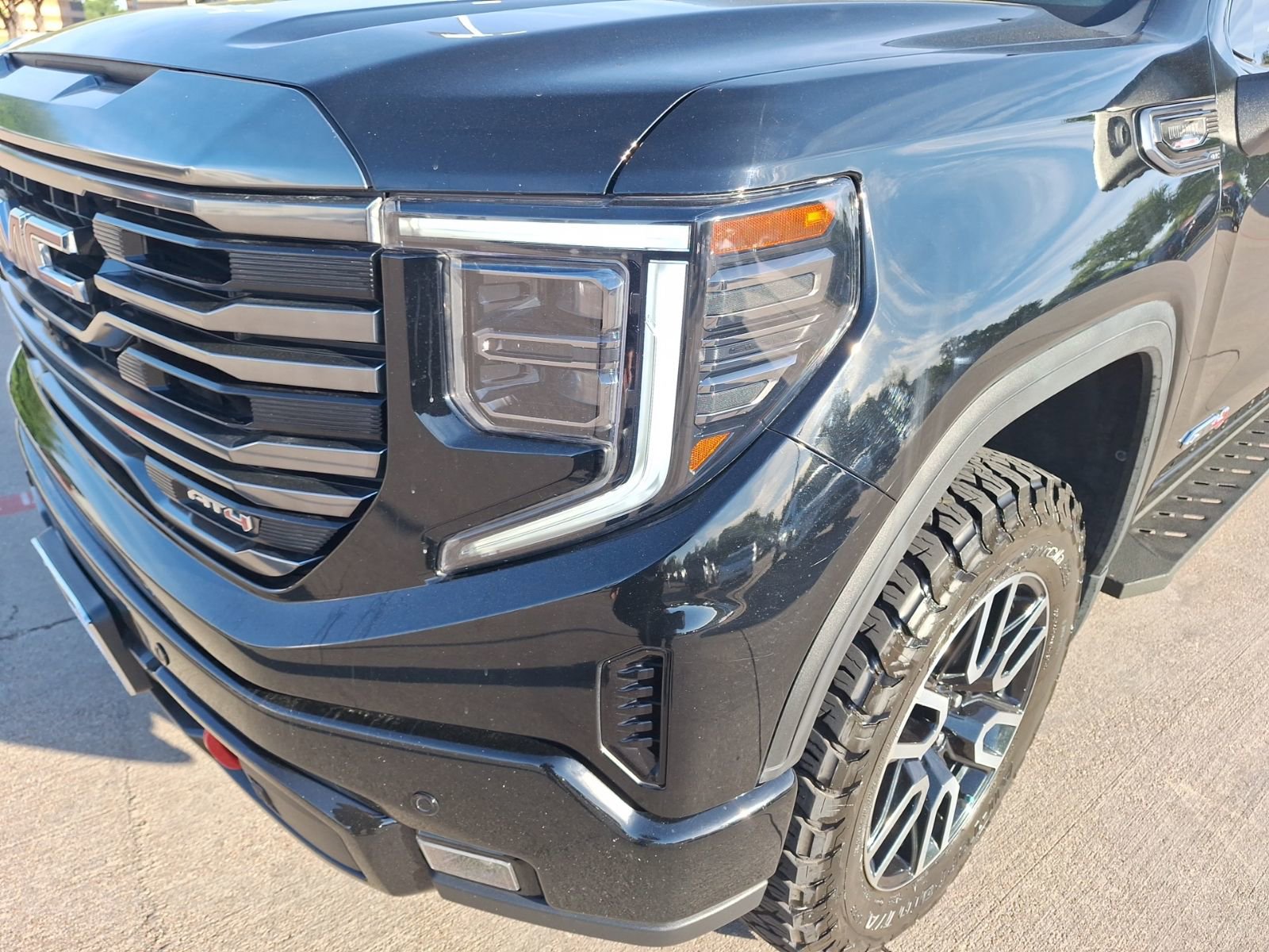 Used 2023 GMC Sierra 1500 AT4 w/ Technology Package image 10