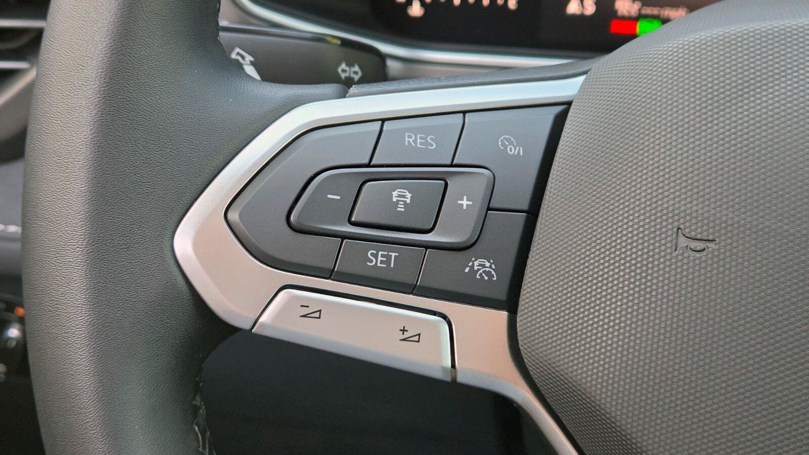 New 2027 Volkswagen Taos SE FWD image 25