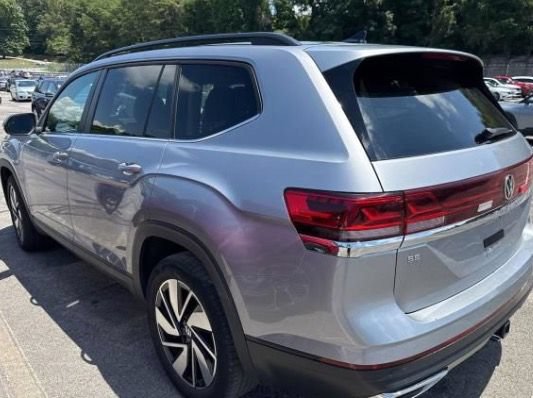 Used 2025 Volkswagen Atlas SE FWD image 7