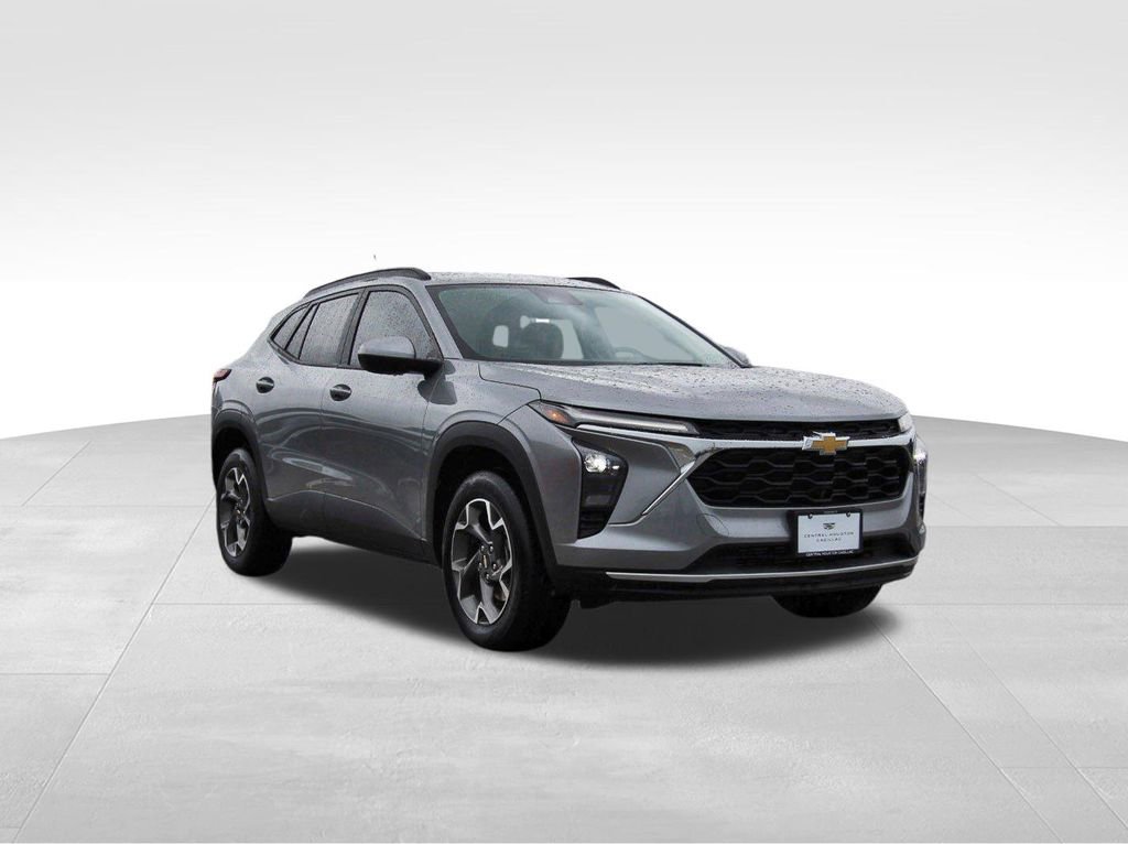 Used 2025 Chevrolet Trax LT w/ Driver Confidence Package image 1