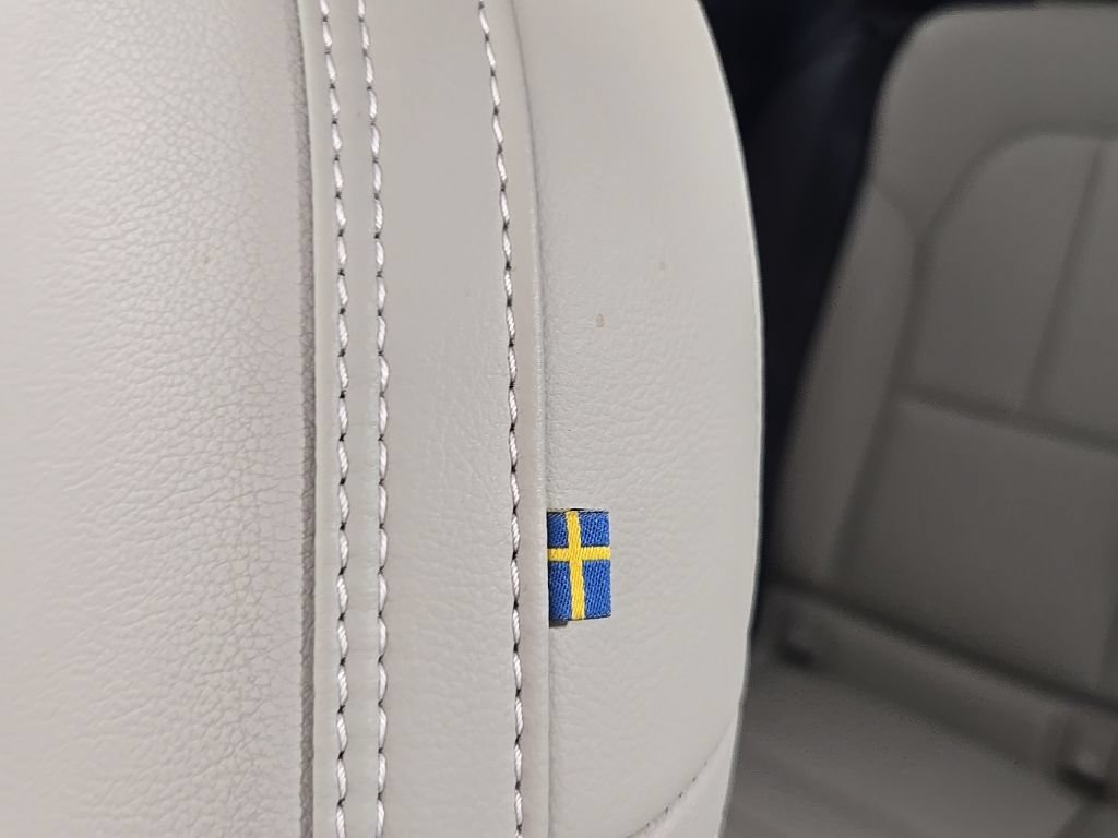 Certified 2026 Volvo XC40 B5 Plus AWD/4WD image 28
