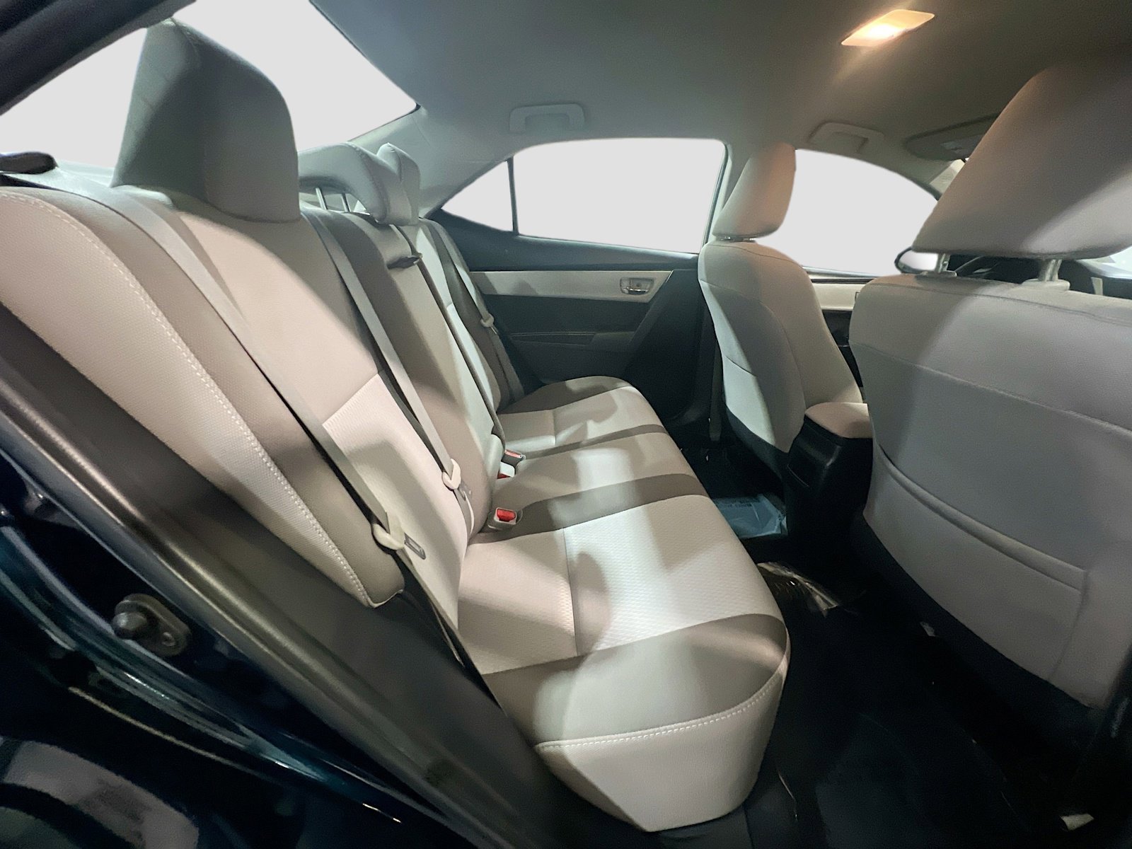 Used 2019 Toyota Corolla LE w/ Carpet Mat Package (TMS) FWD image 18