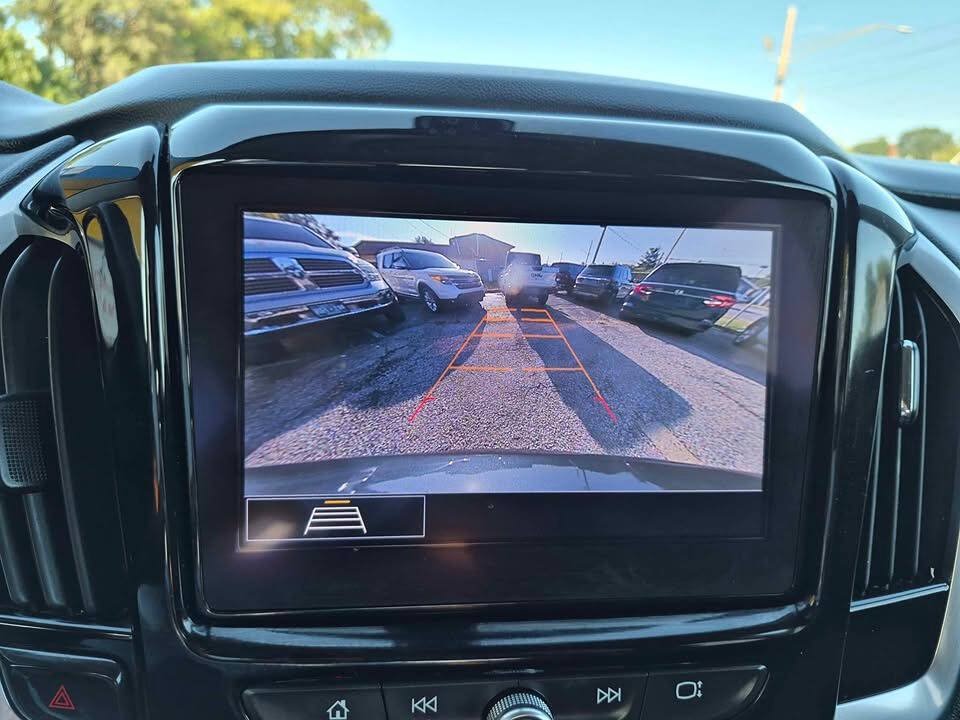Used 2020 Chevrolet Traverse LT FWD image 12