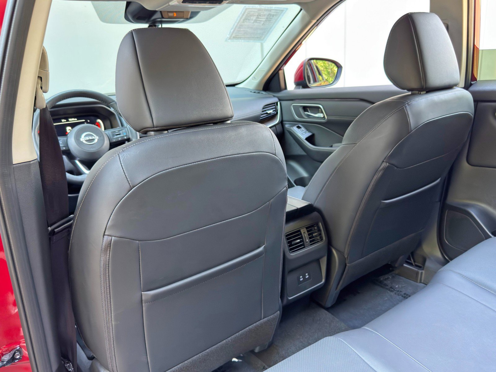 Used 2024 Nissan Rogue Platinum FWD image 32