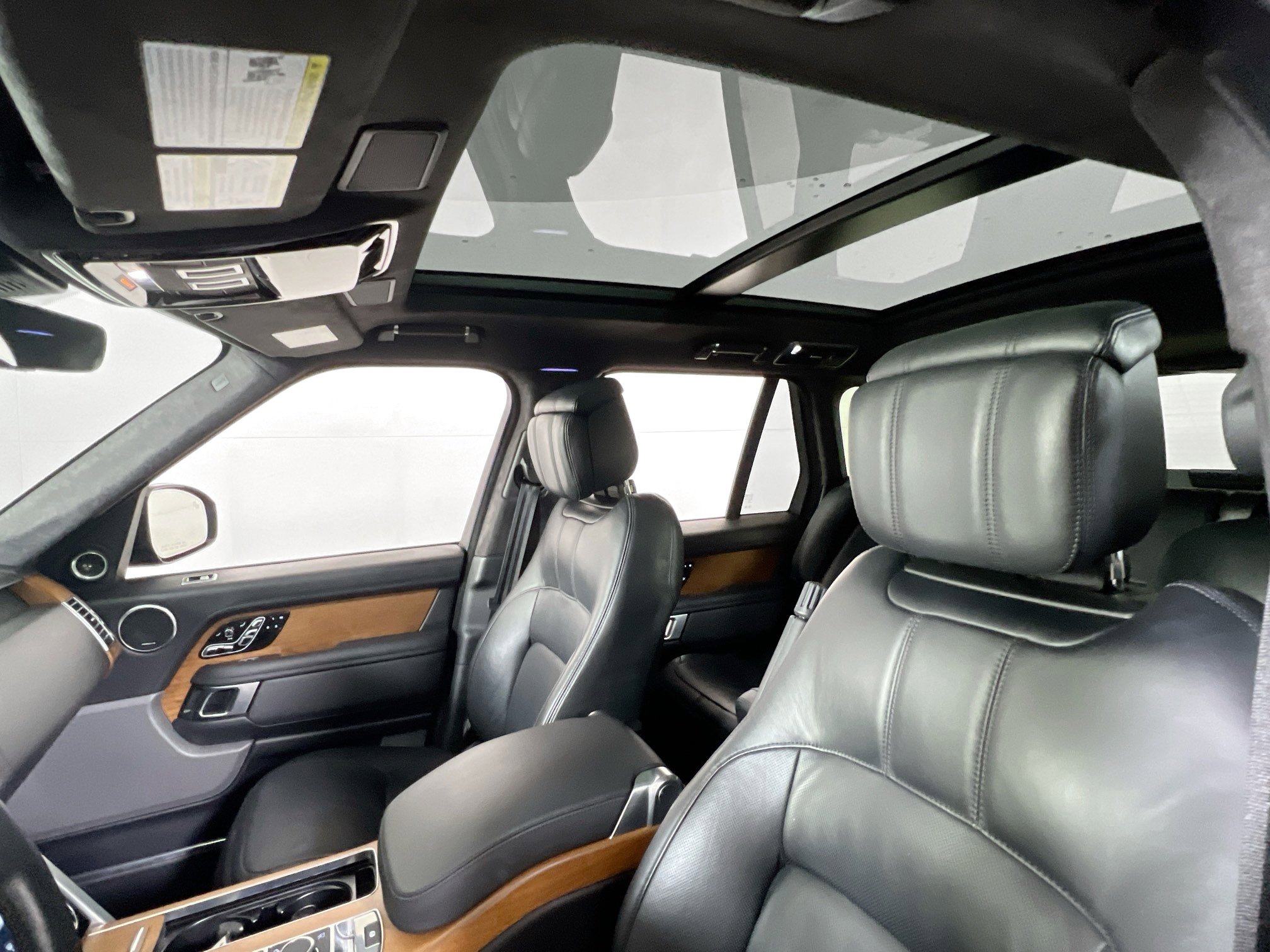 Used 2020 Land Rover Range Rover Autobiography image 21