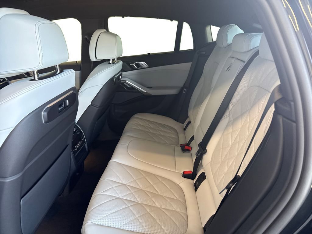 New 2026 BMW X6 M60i w/ Climate Comfort Package image 10