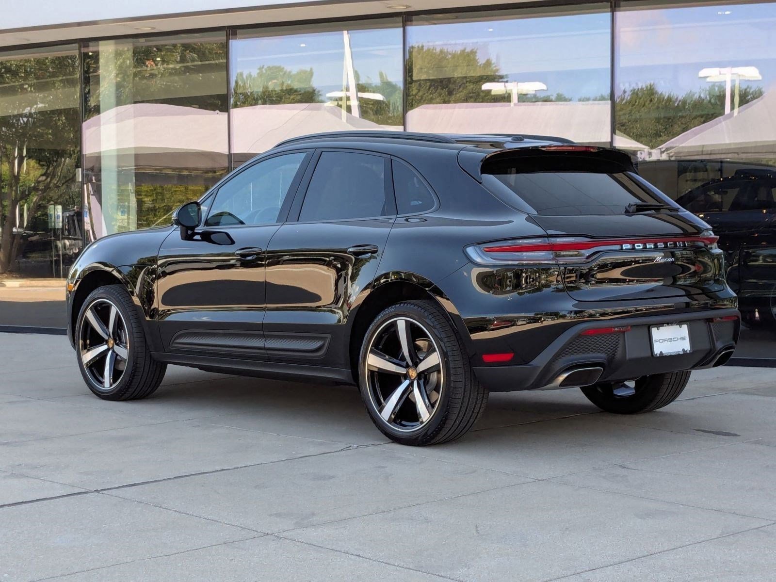 Certified 2026 Porsche Macan AWD/4WD image 3