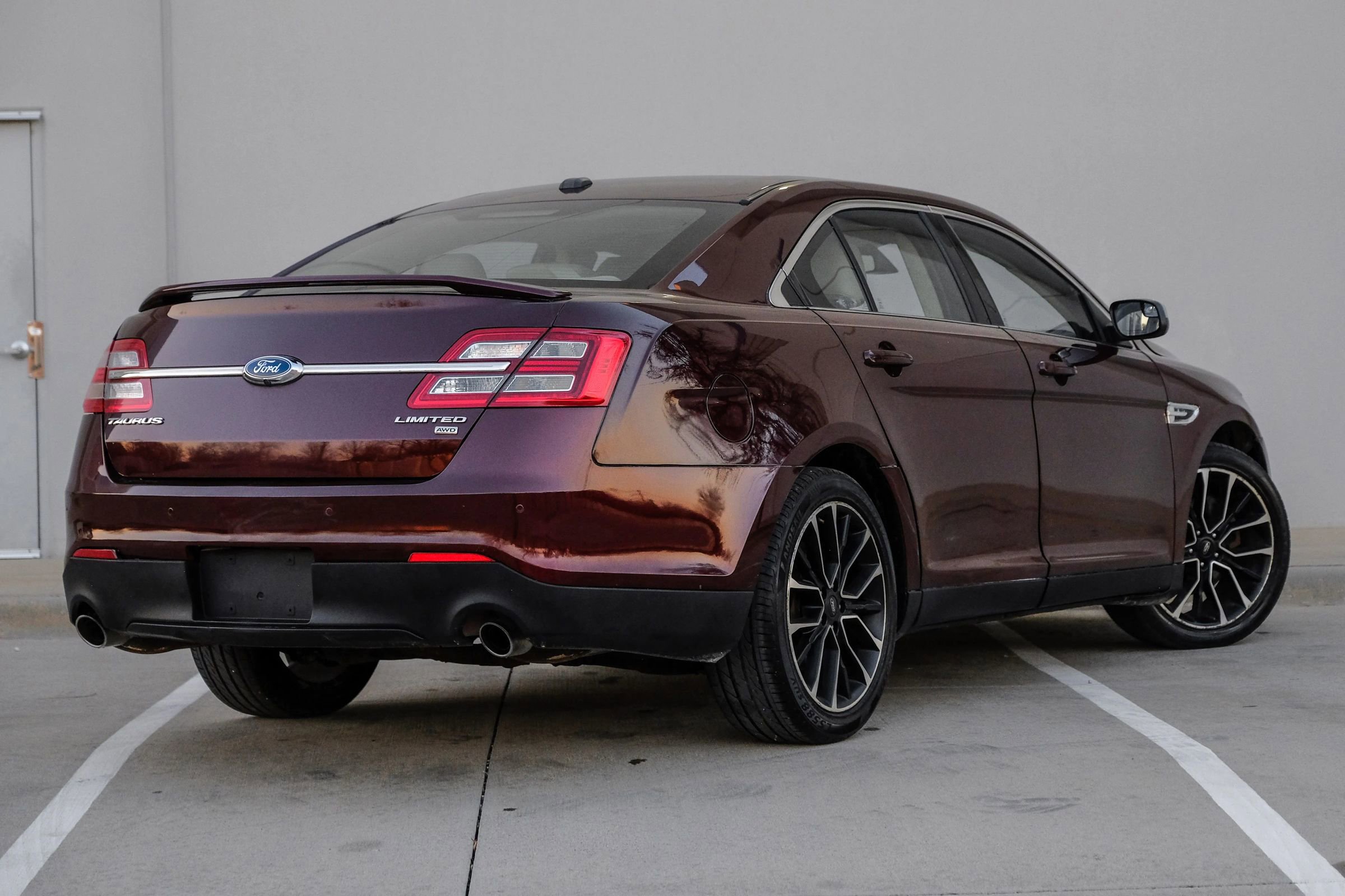 Used 2019 Ford Taurus Limited image 4