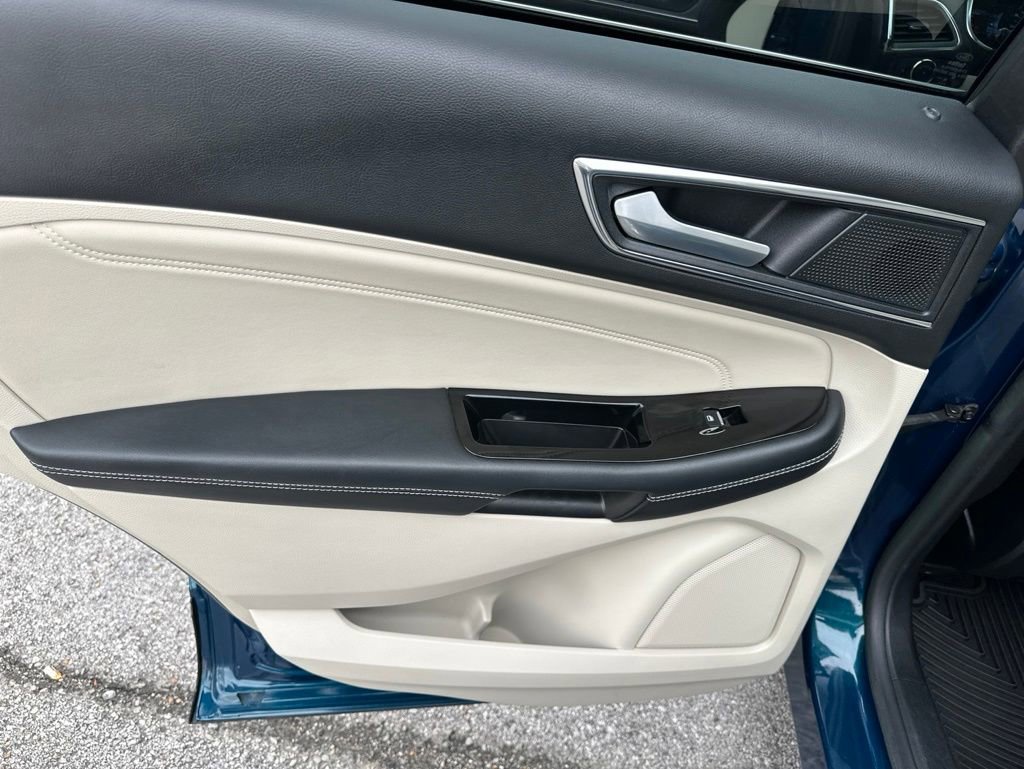 Used 2020 Ford Edge Titanium FWD image 24