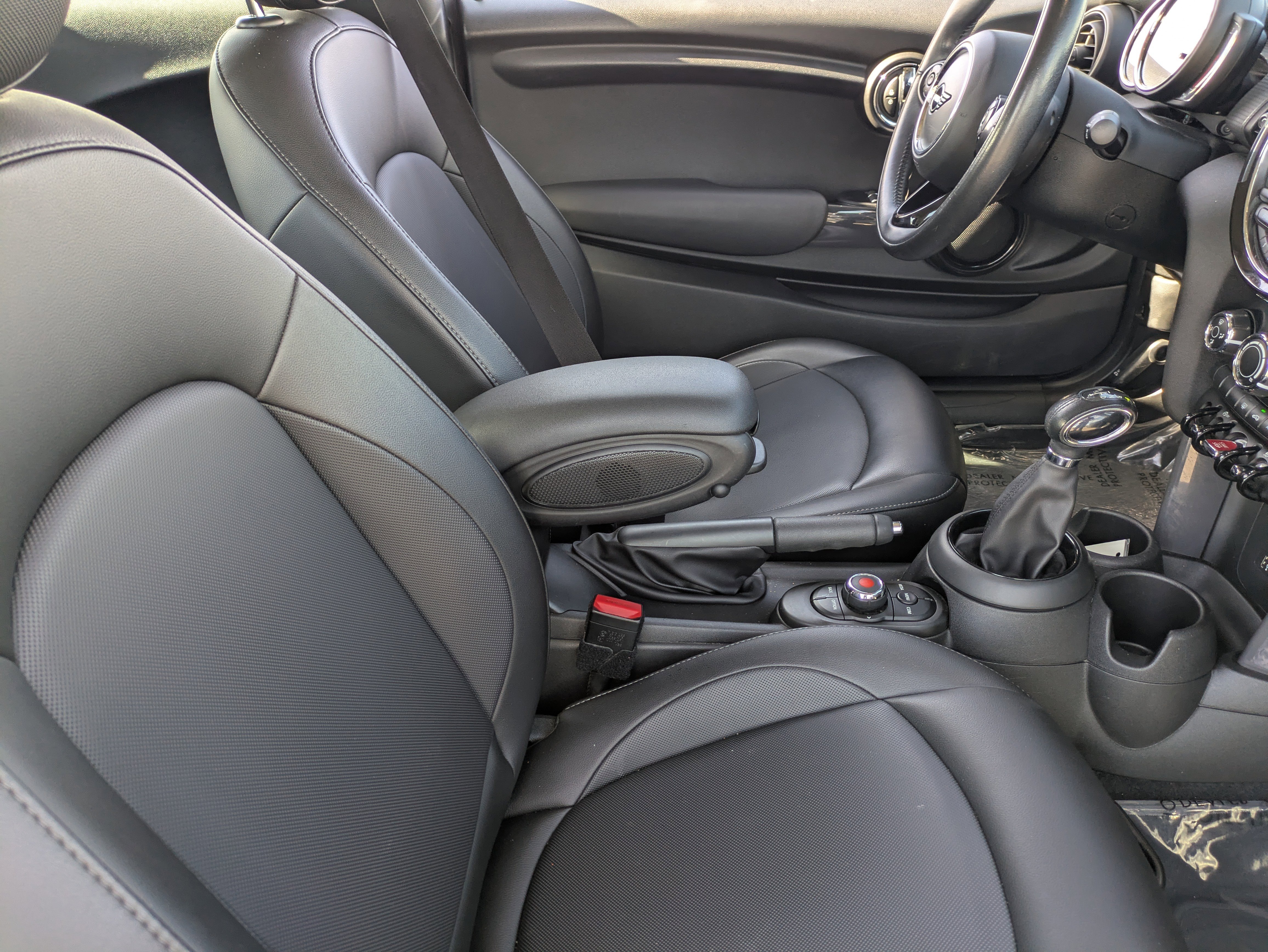 Used 2019 MINI Cooper 2-Door Hardtop image 12
