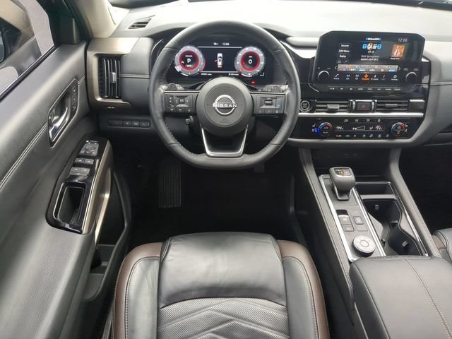 Used 2024 Nissan Pathfinder Platinum w/ Black Appearance Package AWD/4WD image 31